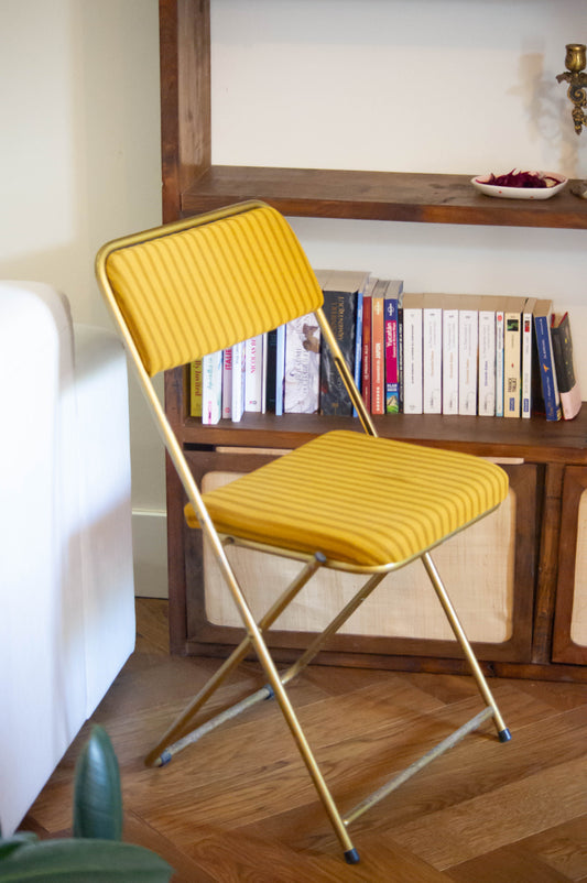 Chaise pliante lafuma, le tissu est en bon état, le métal est marqué, visible sur les photos.