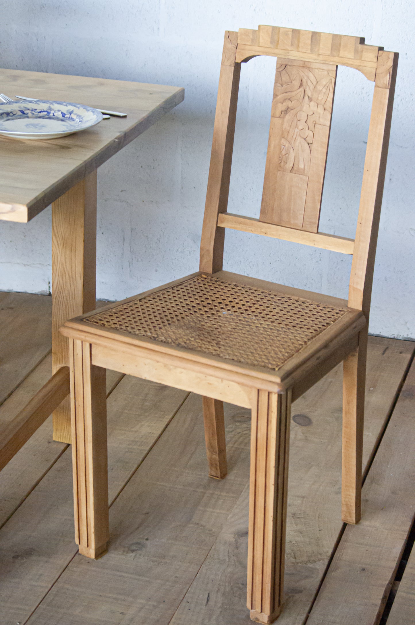 Lot de 6 chaises art déco en bois et cannage, le cannage est un peu fragile sur certaines, visible sur une photo.