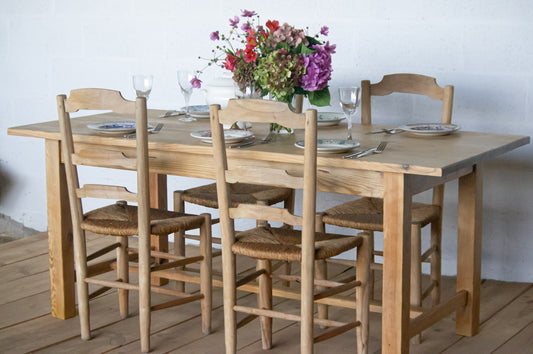 Table de ferme en pin, parfait état, très solide.