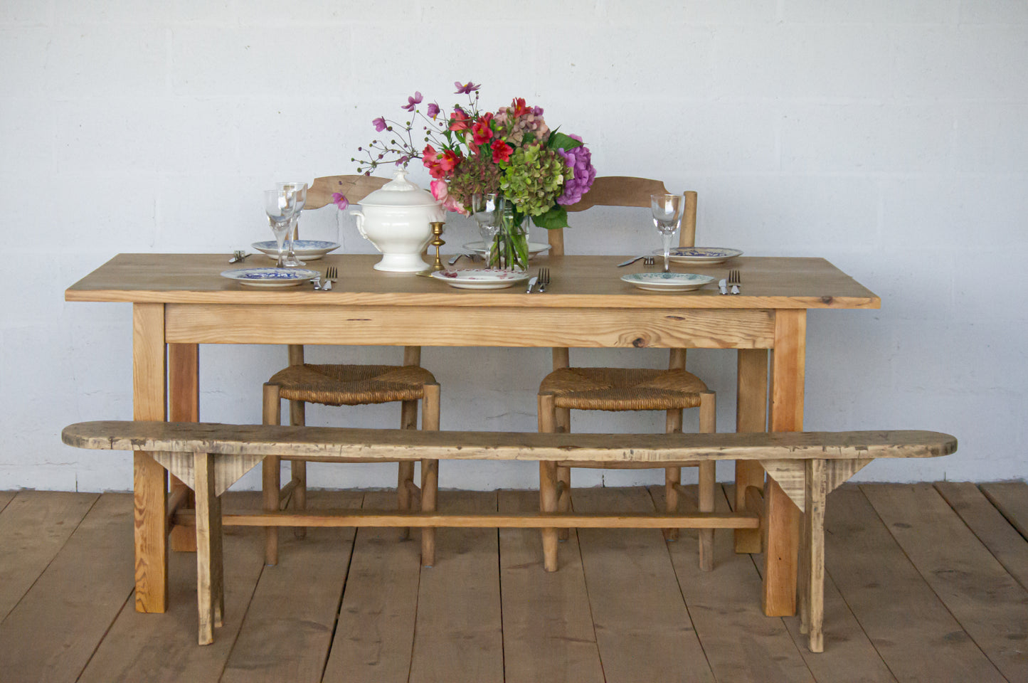 Table de ferme en pin, parfait état, très solide.