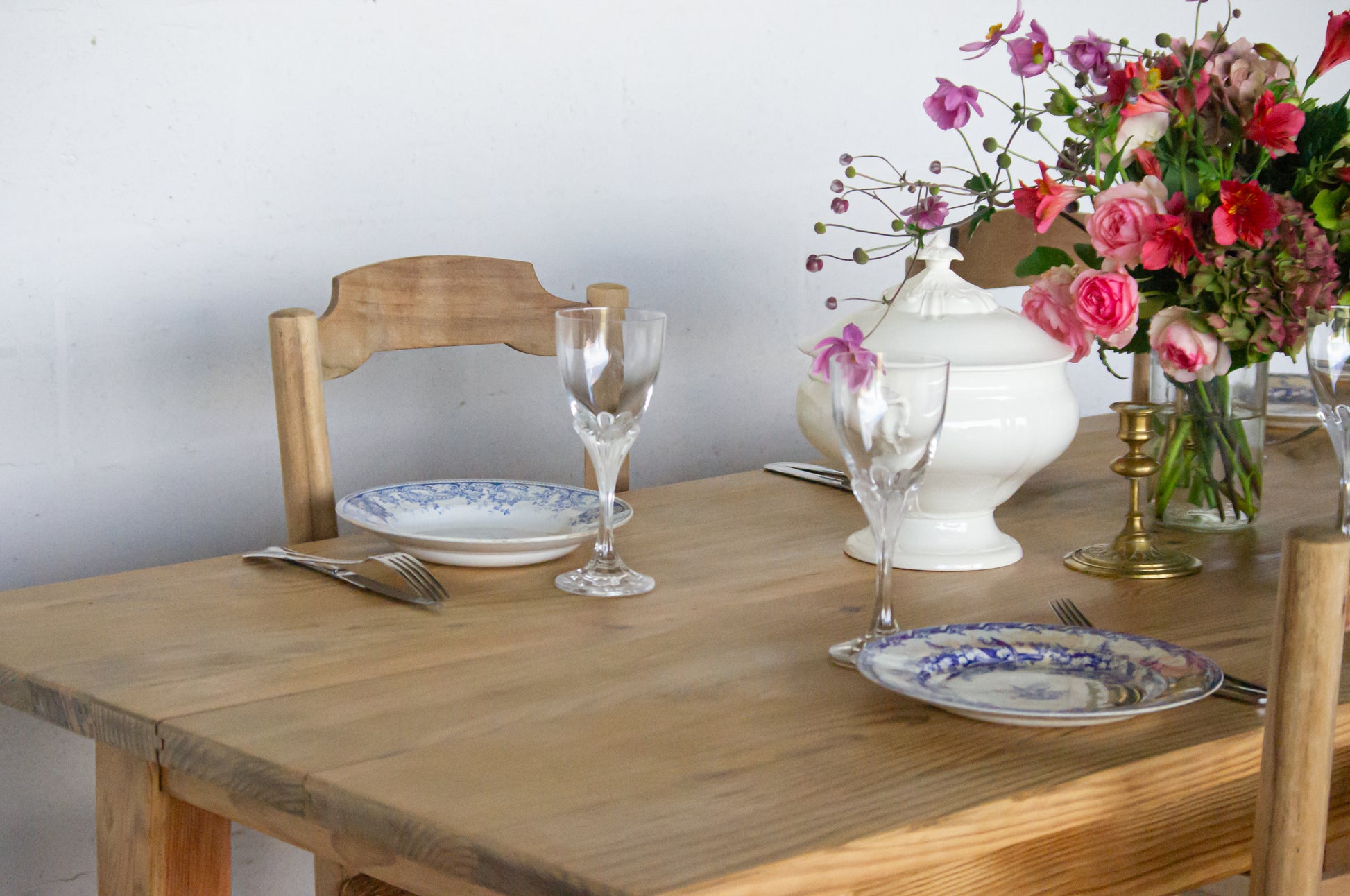 Table de ferme en pin, parfait état, très solide.