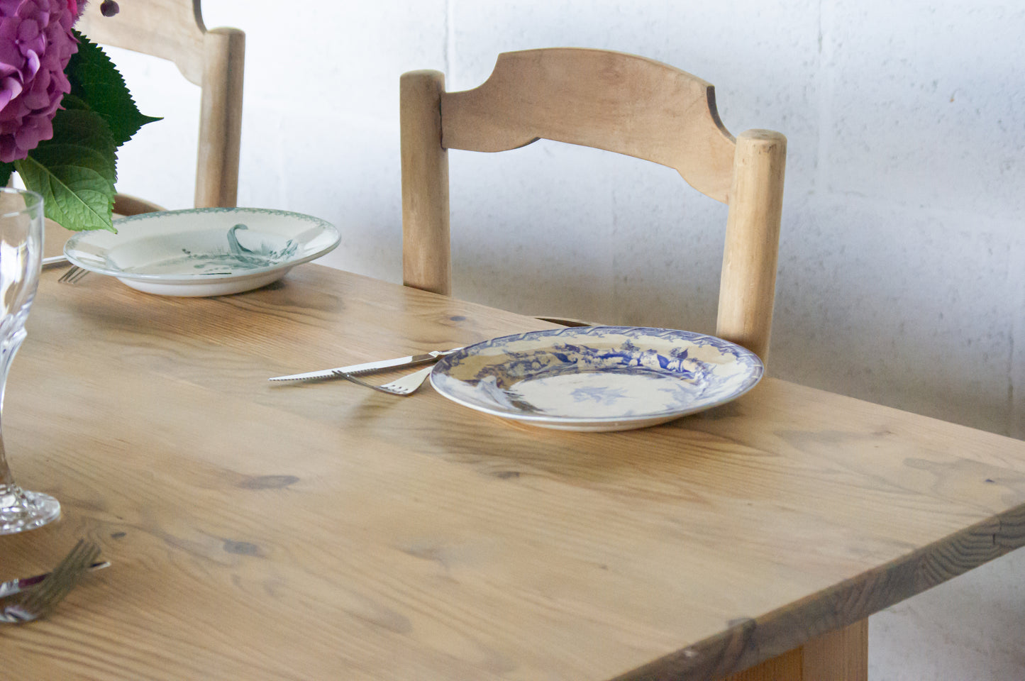 Table de ferme en pin, parfait état, très solide.